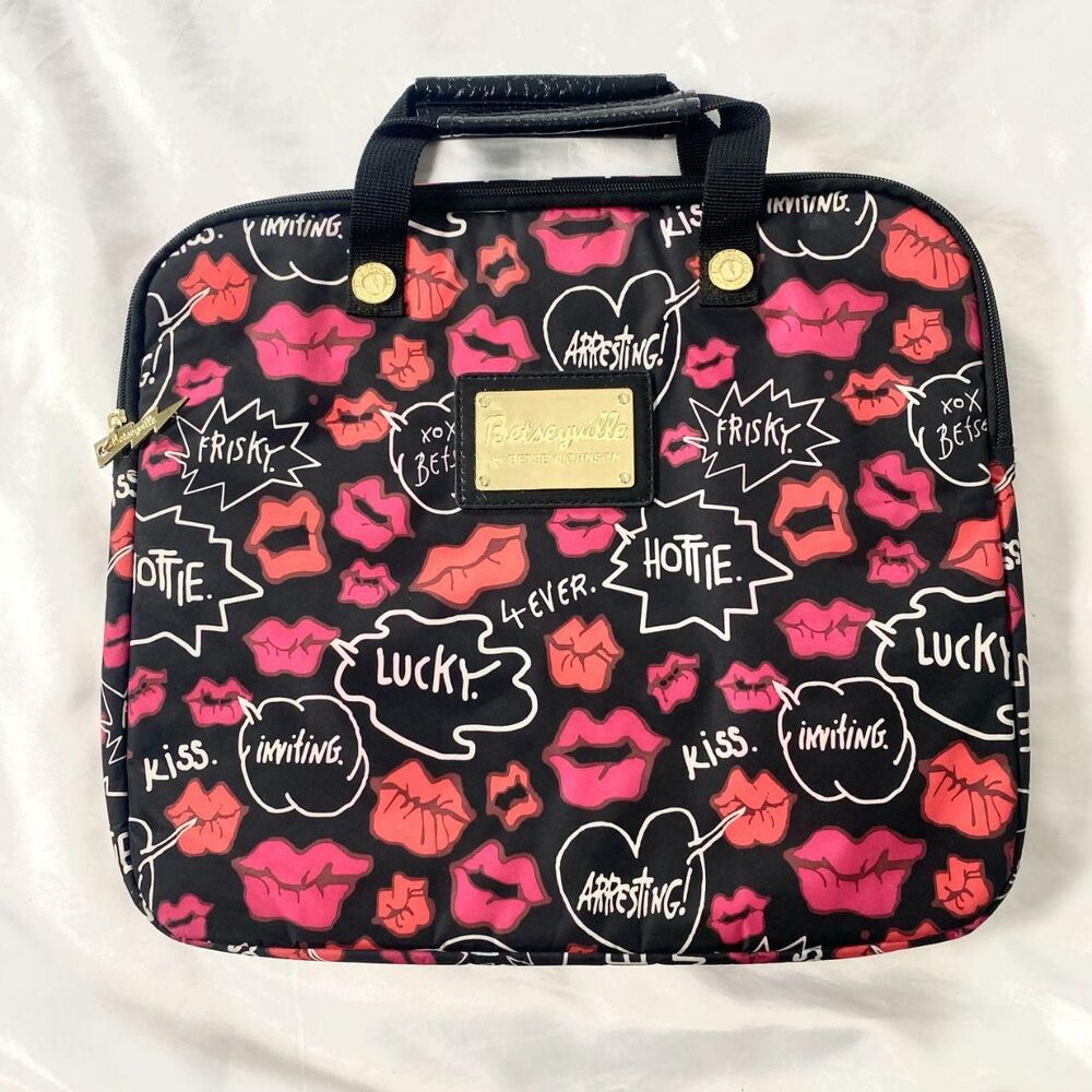 Betseyville by Betsey Johnson padded laptop bag Red Pink Kiss Lips 15x12.5"